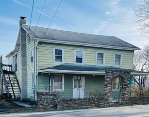 1299 Porters Rd, Spring Grove, PA 17362