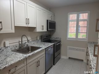 20 Outlook Ave #102, West Hartford, CT 06119
