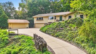 N31W22025 Shady LANE, Pewaukee, WI 53072