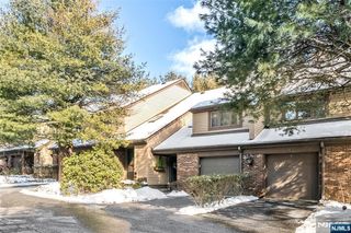 50 Longfellow Ln, Mahwah, NJ 07430