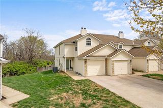 1303 NW Hidden Ridge Cir, Blue Springs, MO 64015