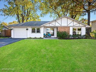 1517 Sequoia Ln, Darien, IL 60561