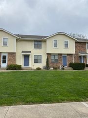 400 NE Timbercreek Dr, Lees Summit, MO 64086