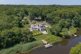 112 River Rd, Hanover, MA 02339