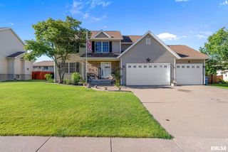 909 W  Hickory St, Eldridge, IA 52748