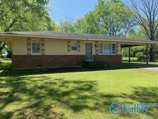 909 Carridale St SW, Decatur, AL 35601