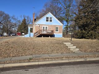8610 W  60th St, Overland Park, KS 66202