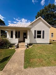 209 W  7th St, Manchester, OH 45144