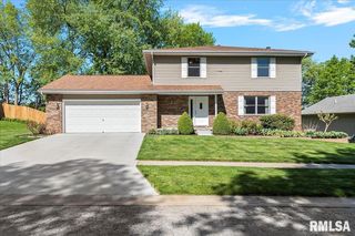 25 Taft Dr, Rochester, IL 62563