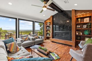 916 Wooded Crest Dr, Woodway, TX 76712