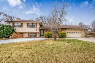 1112 Eastview Ct, Boonville, MO 65233