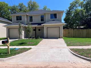 103 E  South 4th St, Bonham, TX 75418