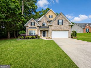 1098 Whisperwood Ln, Lawrenceville, GA 30043