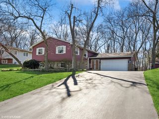 6125 Scott Ln, Crystal Lake, IL 60014