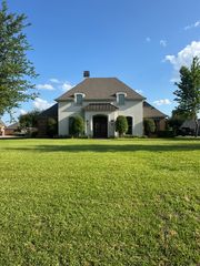 108 Colonel Burt Dr, Benton, LA 71006