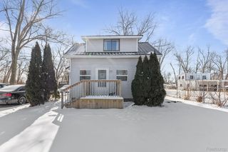 2751 Cloverdale Ave, Adrian, MI 49221