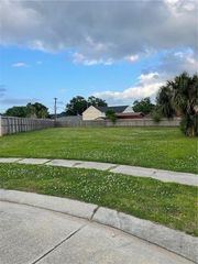 10 Carolyn Ct, Arabi, LA 70032