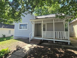 613 N  10th St, Atchison, KS 66002
