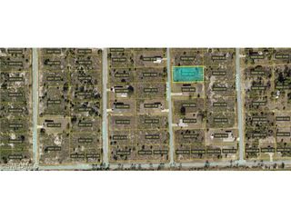 810 McKinley Ave, Lehigh Acres, FL 33972