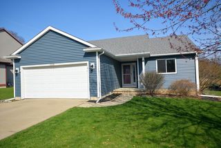 1206 Comstock Dr, Marshall, MI 49068
