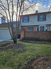 7017 Nottingham Ct, West Bloomfield, MI 48322