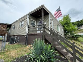 131 1st St, Bridgeport, OH 43912