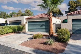 2882 Bridgepointe Dr, Las Vegas, NV 89121