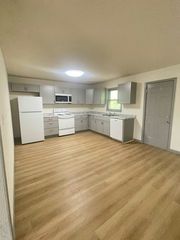 508 S  Commercial Ave, Smithville, MO 64089