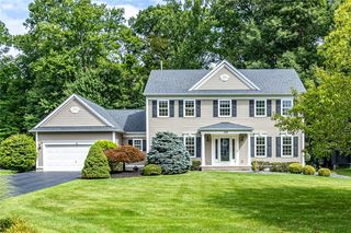 478 Sandystone Cir, Webster, NY 14580