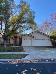 2304 Roberts Ave, Clovis, CA 93611