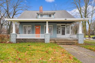 325 S  5th St, Niles, MI 49120