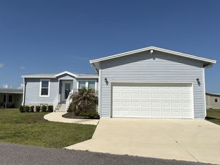 4853 Lark Haven Pl, Zephyrhills, FL 33541