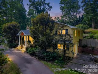 111 Dogwood Dr, Black Mountain, NC 28711