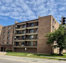 828 Graceland Ave #404, Des Plaines, IL 60016