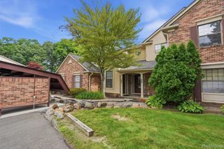 29726 Pine Ridge Cir, Farmington, MI 48331