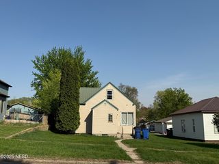 312 2nd St SE, Watertown, SD 57201