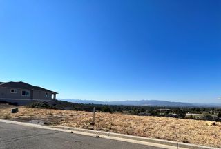 585 E  La Strada Cir, Medford, OR 97504