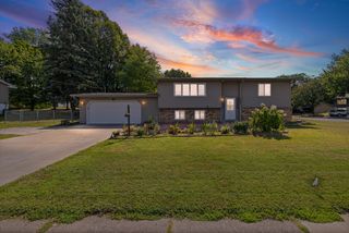 8921 49th Ave N, New Hope, MN 55428