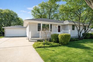 1327 Timberline Dr, Joliet, IL 60431