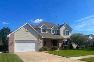 135 Deertrail Dr, Dyer, IN 46311