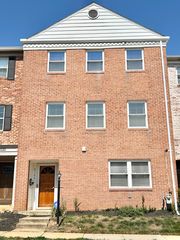 8124 Larkin Ln, Vienna, VA 22182
