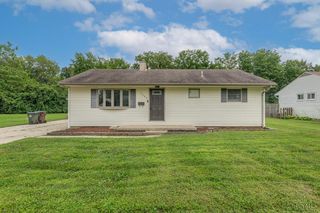 3382 Valleywood Dr, Dayton, OH 45429