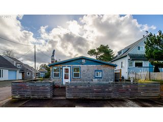 331 8th Ave, Seaside, OR 97138