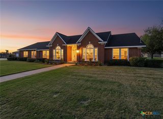 714 Louisiana Ave, Shiner, TX 77984
