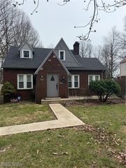 3435 Hopkins Rd, Youngstown, OH 44511