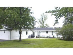 W4770 Swan Acre Dr, Cecil, WI 54111