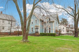 16807 Hilliard Rd, Lakewood, OH 44107