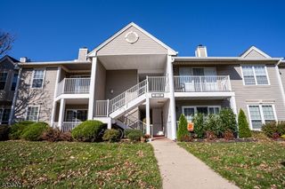 2 AMBERLY CT, Franklin Park, NJ 08823
