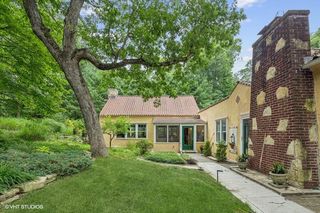 7 E  Leewater Ave, Beverly Shores, IN 46301