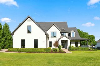 8 S  Sherwood Dr, Rogers, AR 72758